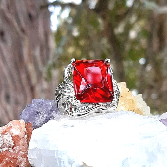 ❤️ Cocktail Ring, Silver and Red - Picture 1 of 6